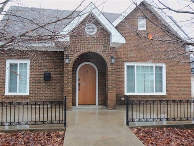 1127 N Broadway Ave, Shawnee, OK 74801 - photo 2