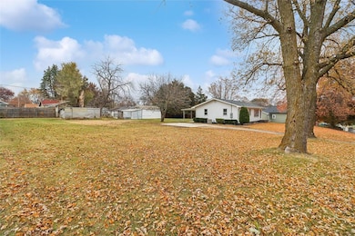 1313 Burnham Ave, Des Moines, IA 50315 - photo 3