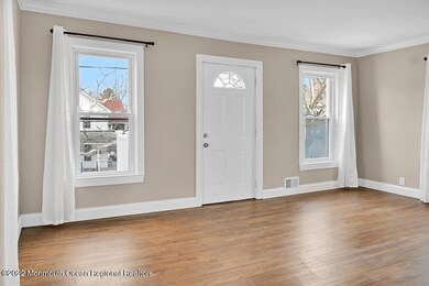 970 Bond St-14
