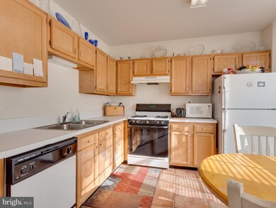 8175 Halley Ct unit 304, Lorton, VA 22079 - photo 4