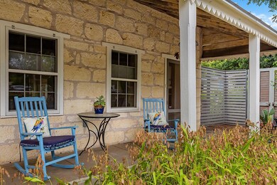 212 S Acorn St, Fredericksburg, TX 78624 - photo 3