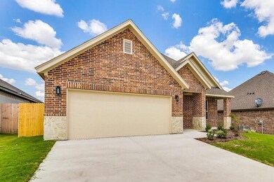 501 Adams Dr, Weatherford, TX 76086 - photo 3