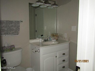 20 Boundaryline Dr NW Unit H bathroom