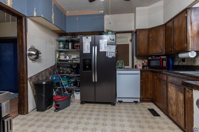 411 SW Roosevelt St, Topeka, KS 66606 - photo 3