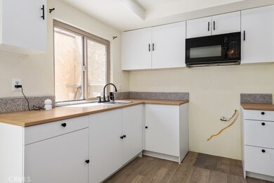 12240 Carnation Ln unit C, Moreno Valley, CA 92557 - photo 6