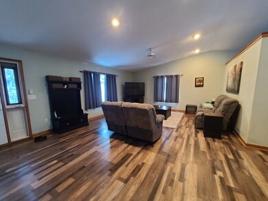 24200 Hillcrest Dr, Sterling, IL 61081 - photo 3