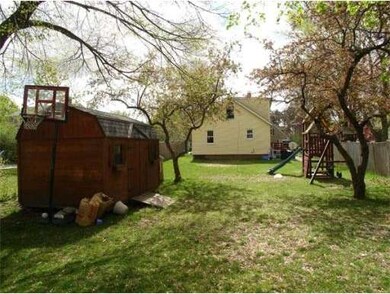 26 Myrtle Ave, Newburyport, MA 01950 - photo 3