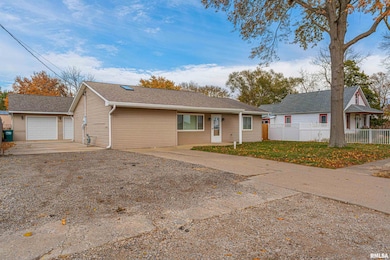 310 W Kickapoo St, Lincoln, IL 62656 - photo 2