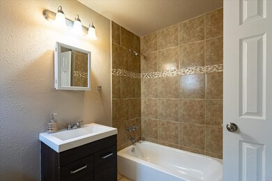 3045 Golfcrest Blvd unit 25, Houston, TX 77087 - photo 5