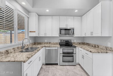 1368 E Wickieup Ln, Phoenix, AZ 85024 - photo 4