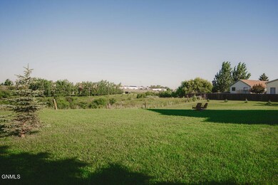 716 Evergreen Cir NW, Jamestown, ND 58401 - photo 3