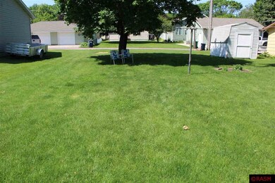 1311 N Jefferson St, New Ulm, MN 56073 - photo 2