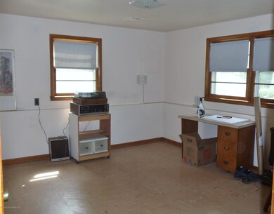 121 EUCLID 1ST FLR BEDRM