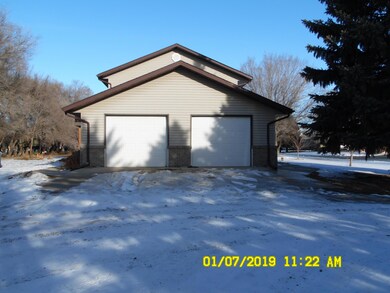 Double Attached Garage<|><|>