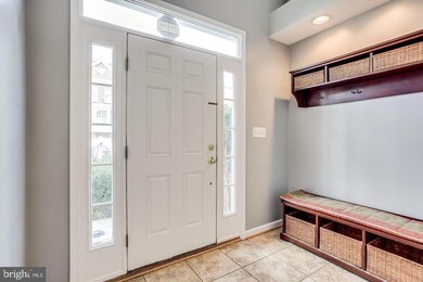 25242 Dunvegan Square, Chantilly, VA 20152 - photo 4