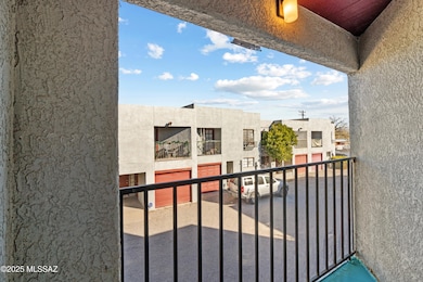 1517 N Bryant Ave-25
