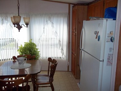 548 Kenyon Ave unit U4, Pawtucket, RI 02861 - photo 3