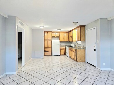 1109 Broadway Avenue J unit 15, Galveston, TX 77550 - photo 7