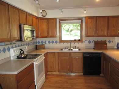 6060 Vroman Rd, Fitchburg, WI 53593 - photo 2