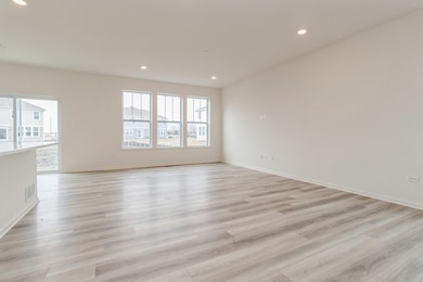 261 Red Oak Cir unit 1502, Volo, IL 60020 - photo 3