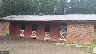 12225 Thoroughbred Rd, Herndon, VA 20171 - photo 3