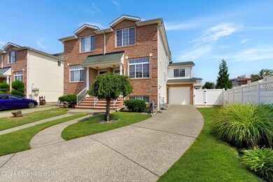 97 Anthony St, Staten Island, NY 10309 - photo 2