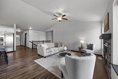 914 Prairie View Dr, West Branch, IA 52358 - photo 4