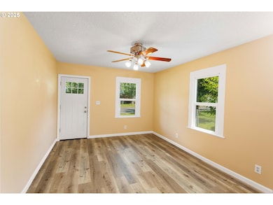 Living Room/Entrance