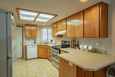 992 Glengrove Ave, Central Point, OR 97502 - photo 7