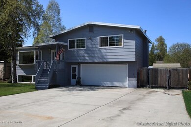 Large Heated Driveway w/ RV Parking