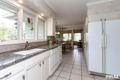 4219 Rodeo Rd, Davenport, IA 52806 - photo 6