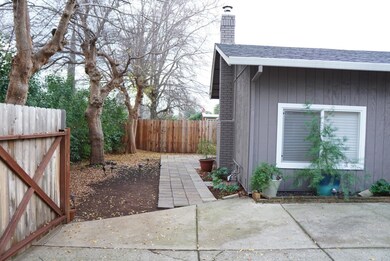 2882-Front-Side Yard