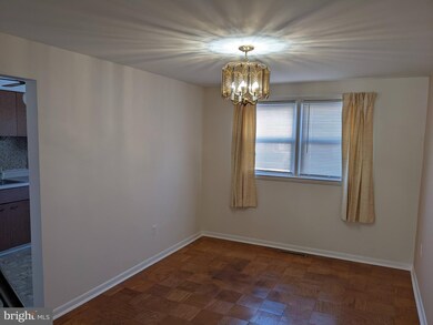 976 Circle Dr, Halethorpe, MD 21227 - photo 4