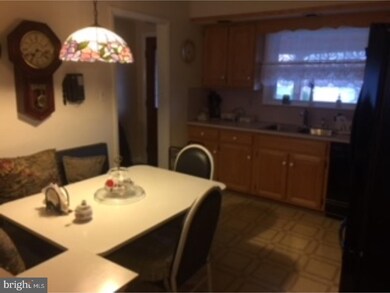 1209 Lilac Ln, Reading, PA 19609 - photo 6