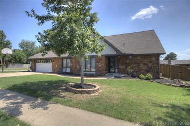 2557 Georgetown Dr, Bartlesville, OK 74006 - photo 2