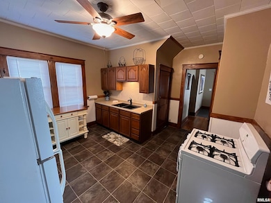 2608 Leclaire St, Davenport, IA 52803 - photo 7