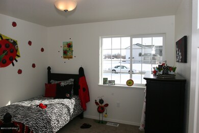 Photo Similar - 1st Bedroom