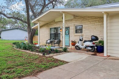 503 Mockingbird Ln, Devine, TX 78016 - photo 3