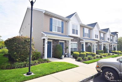 66 Weatherby Ln, Central Islip, NY 11722 - photo 3