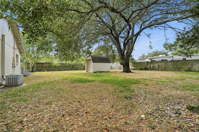 1405 Dolphin Dr, Lakeland, FL 33801 - photo 2