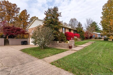 5509 Briarhill Dr, Floyds Knobs, IN 47119 - photo 5