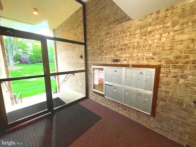 429 Christopher Ave unit 21, Gaithersburg, MD 20879 - photo 2