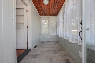 283 S Mammoth Rd, Manchester, NH 03109 - photo 5