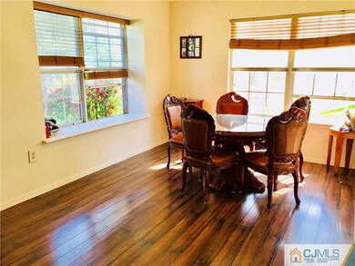 129 Lindsey Ct unit 25D, Franklin Park, NJ 08823 - photo 5