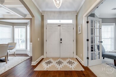 Large foyer to welcome you or guests inside.