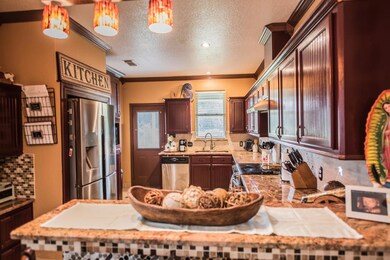 625 Avenue G, Alvin, TX 77511 - photo 6