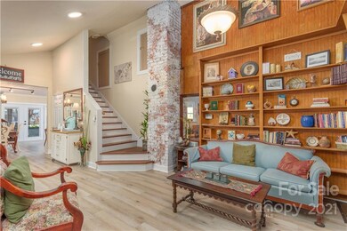 915 W Chapel Rd, Asheville, NC 28803 - photo 4