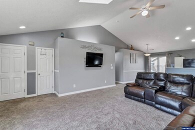 204 Alder St, Independence, OR 97351 - photo 3