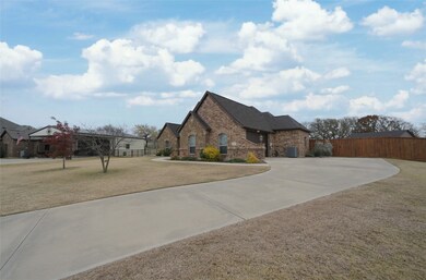 165 Mill Crossing Ln, Springtown, TX 76082 - photo 2