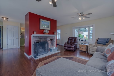 1641 W Downer Place, Aurora, IL 60506 - photo 5